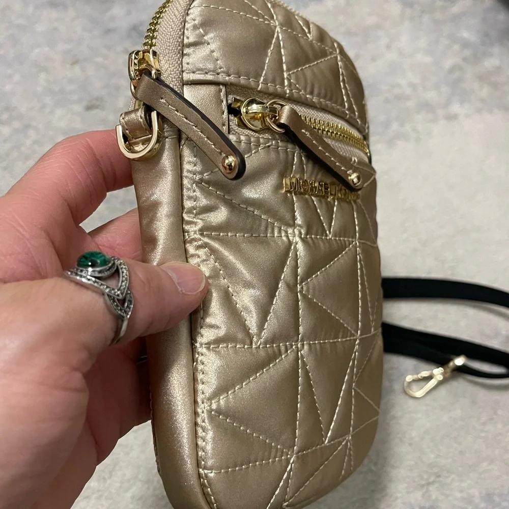 NWOT Michael Kors Winnie Medium Quilted Phone Crossbody Bag In Metallic Gold - Picture 4 of 12